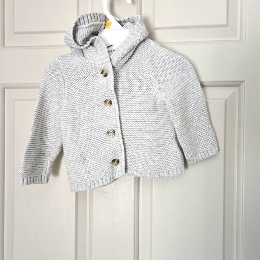 NWOT Old Navy knit sweater size 6-12 m